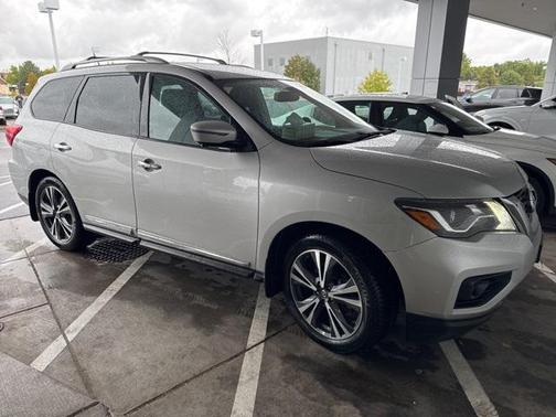 2017 Nissan Pathfinder Platinum
