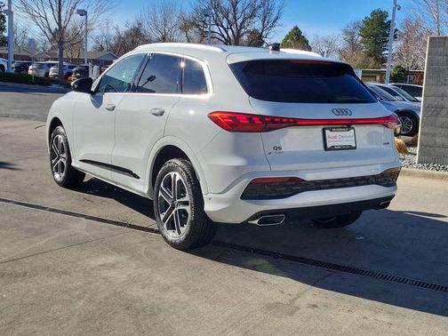 Glacier White Metallic 2025 Audi Q5 Premium TFSI quattro S tronic