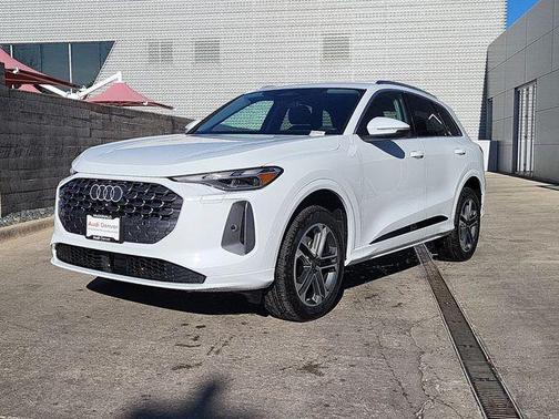 Glacier White Metallic 2025 Audi Q5 Premium TFSI quattro S tronic