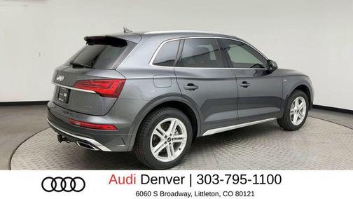 Daytona Gray Pearl Effect 2024 Audi Q5 e 55 S line Premium Plus