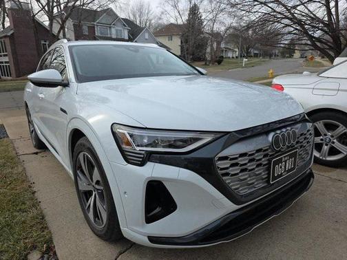 2024 Audi Q8 e-tron Premium Plus