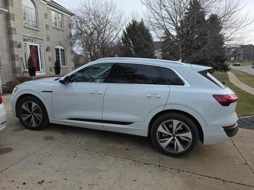 2024 Audi Q8 e-tron Premium Plus