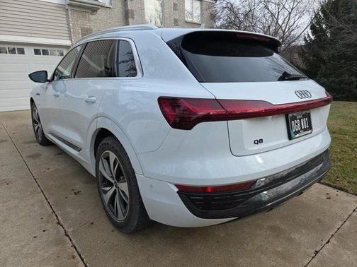 2024 Audi Q8 e-tron Premium Plus