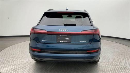 2022 Audi e-tron Premium Plus