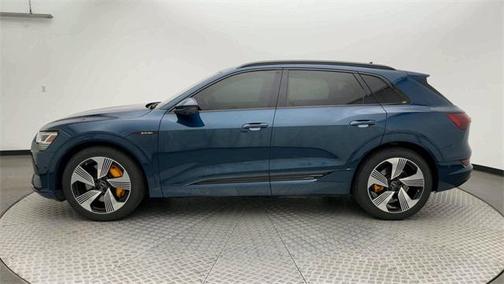 2022 Audi e-tron Premium Plus
