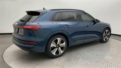 2022 Audi e-tron Premium Plus