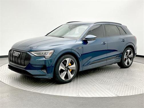 2022 Audi e-tron Premium Plus