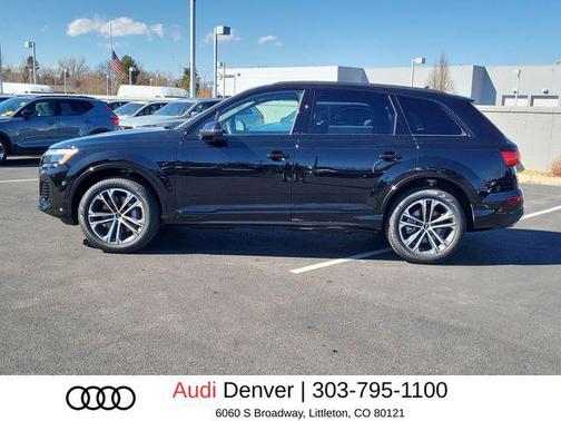 Mythos Black Metallic 2026 Audi Q7 45 Premium