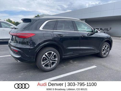 Mythos Black Metallic 2025 Audi Q5 Premium TFSI quattro S tronic