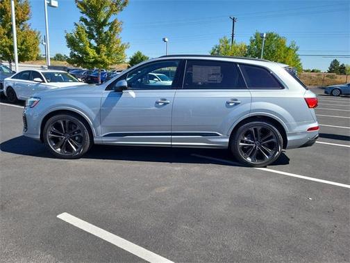 2025 Audi Q7 55 Premium Plus