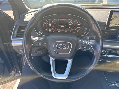 2020 Audi Q5 45 Titanium Premium