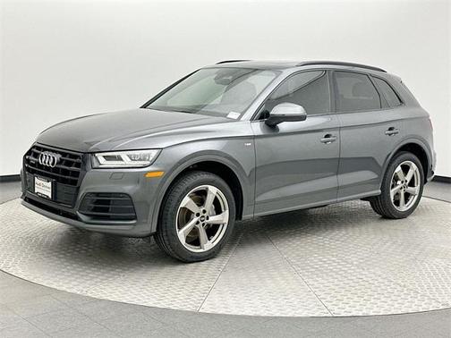 2020 Audi Q5 45 Titanium Premium