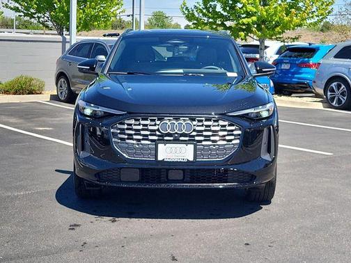 Mythos Black Metallic 2026 Audi Q5 Premium Plus TFSI quattro S tronic