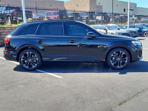 2025 Audi Q7 55 Premium Plus