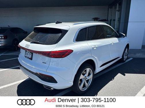 Glacier White Metallic 2025 Audi Q5 Premium Plus TFSI quattro S tronic