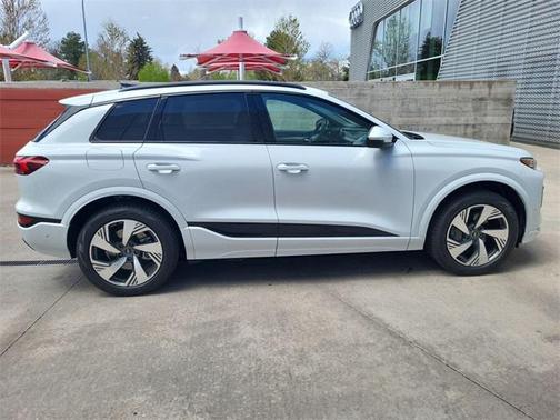 2025 Audi Q6 e-tron Premium Plus quattro