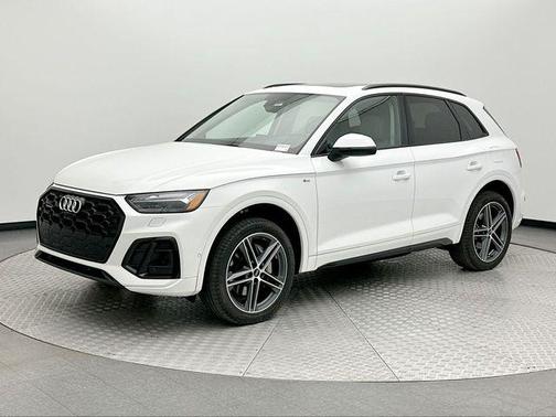 Ibis White 2023 Audi Q5 e 55 S line Prestige