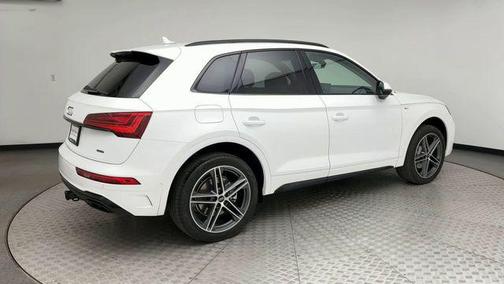 Ibis White 2023 Audi Q5 e 55 S line Prestige