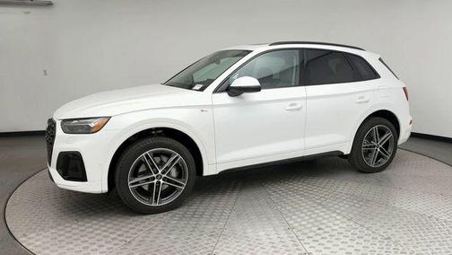 Ibis White 2023 Audi Q5 e 55 S line Prestige