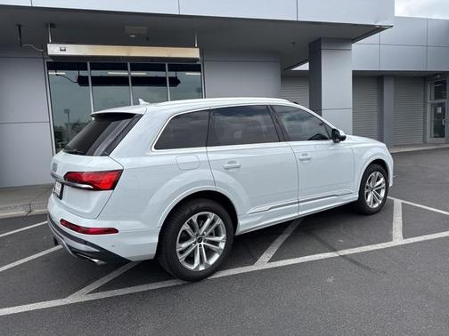 2025 Audi Q7 55 Premium Plus