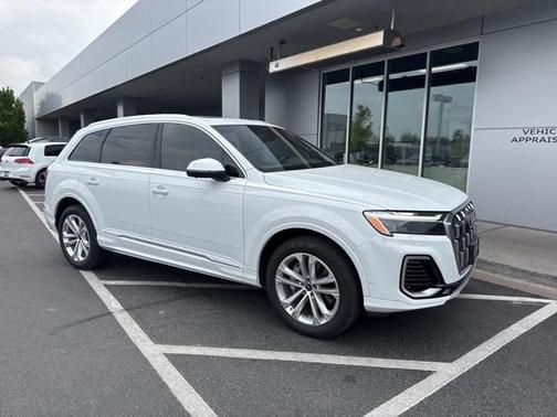 2025 Audi Q7 55 Premium Plus