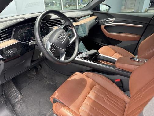 2024 Audi Q8 e-tron Prestige