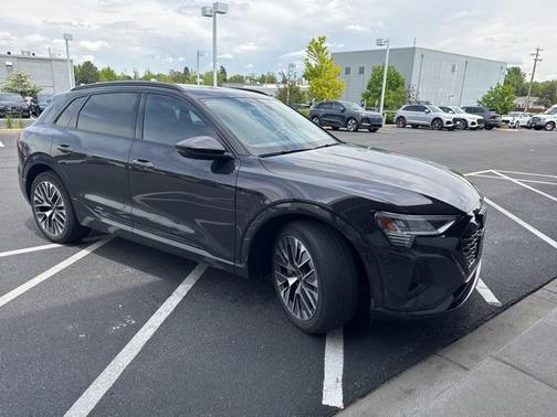 2024 Audi Q8 e-tron Prestige