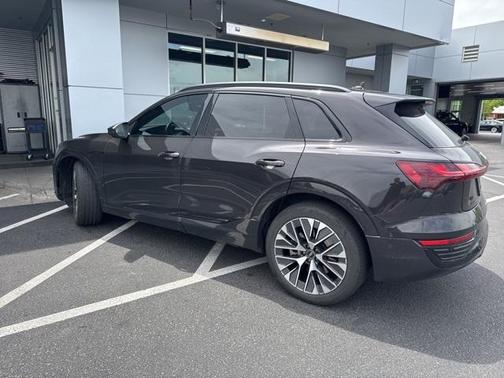 2024 Audi Q8 e-tron Prestige