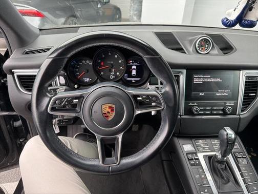 2017 Porsche Macan Base