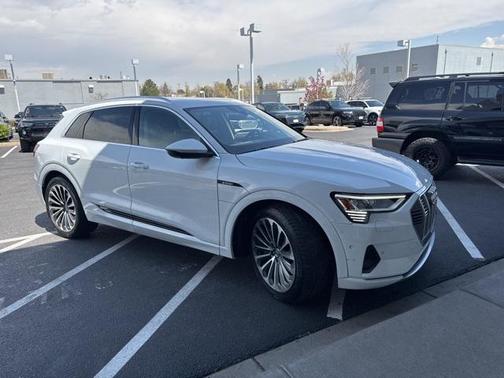 2019 Audi e-tron Premium Plus