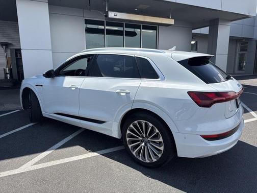 2019 Audi e-tron Premium Plus