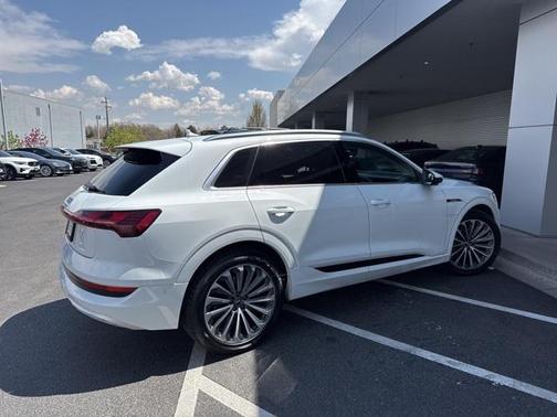 2019 Audi e-tron Premium Plus