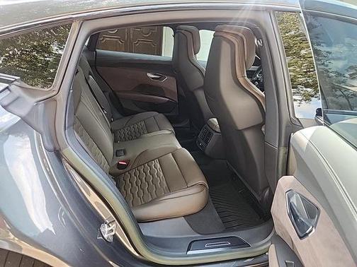 2023 Audi e-tron GT Prestige quattro