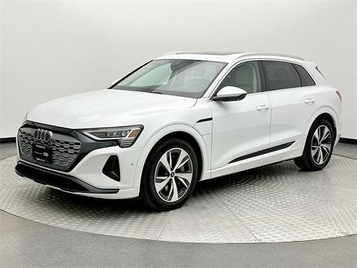 2024 Audi Q8 e-tron Premium Plus