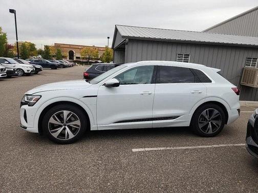 2024 Audi Q8 e-tron Premium Plus