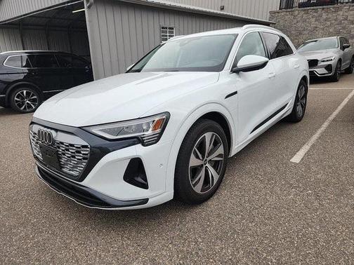 2024 Audi Q8 e-tron Premium Plus