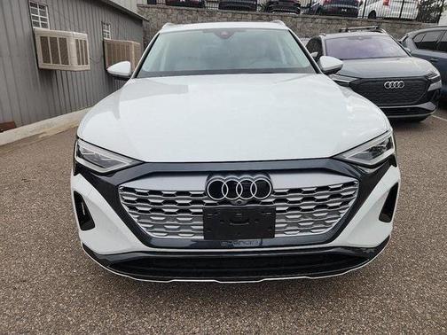 2024 Audi Q8 e-tron Premium Plus
