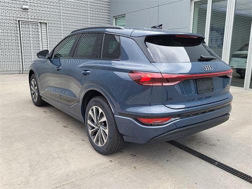 2025 Audi Q6 e-tron Premium quattro