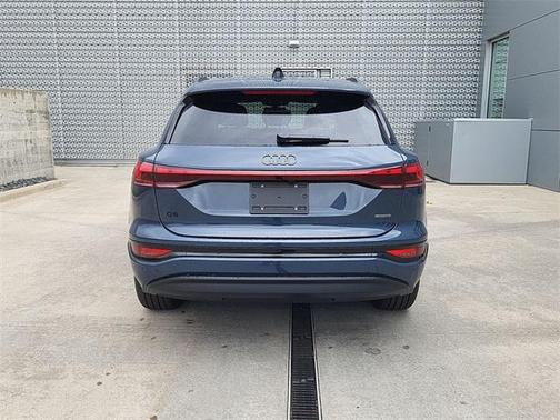 2025 Audi Q6 e-tron Premium quattro