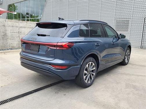 2025 Audi Q6 e-tron Premium quattro