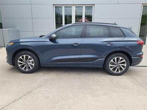 2025 Audi Q6 e-tron Premium quattro