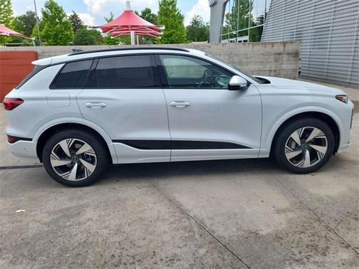 2025 Audi Q6 e-tron Premium Plus quattro