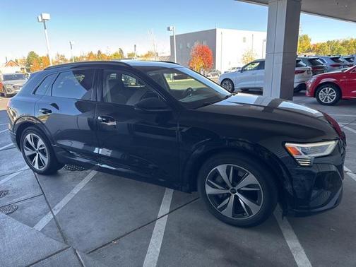 2024 Audi Q8 e-tron Premium