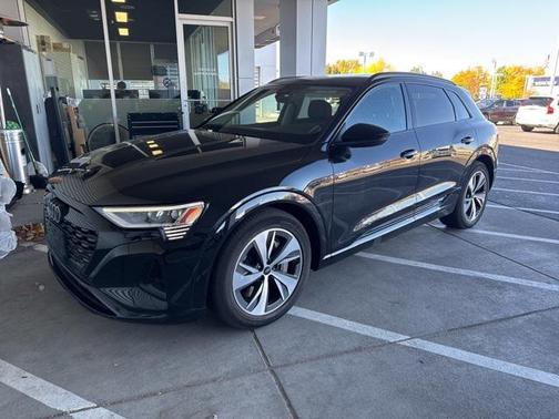 2024 Audi Q8 e-tron Premium
