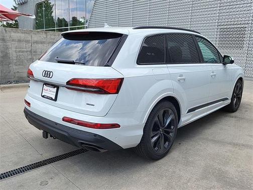 2025 Audi Q7 55 Premium Plus