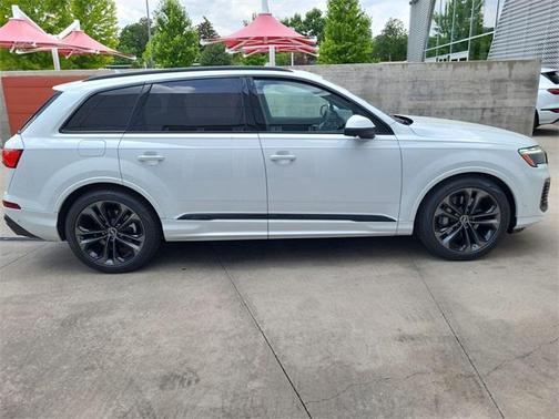 2025 Audi Q7 55 Premium Plus