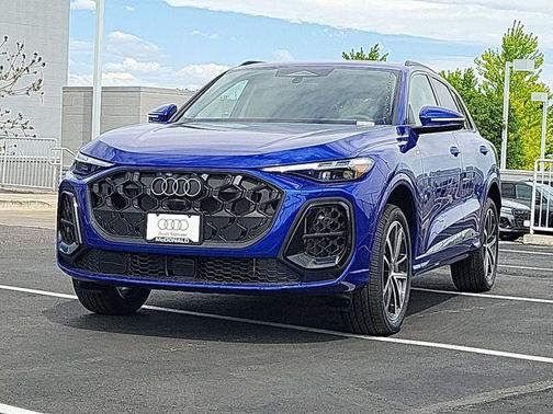Ultra Blue Metallic 2026 Audi Q5 Premium Plus TFSI quattro S tronic
