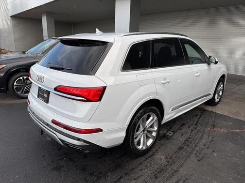 2025 Audi Q7 55 Premium Plus