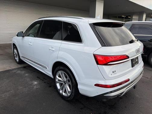 2025 Audi Q7 55 Premium Plus
