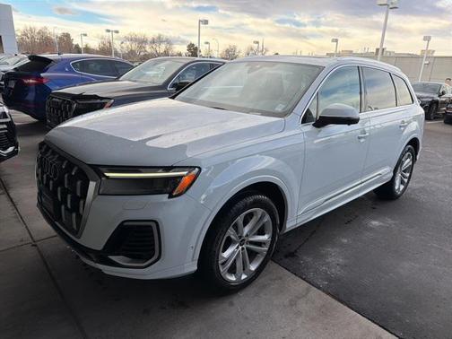 2025 Audi Q7 55 Premium Plus